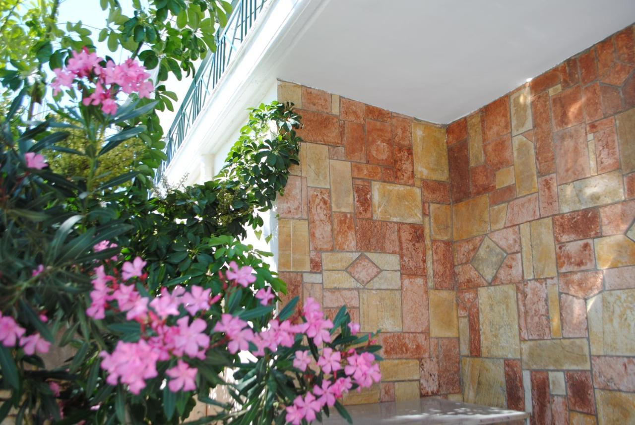 Hotel Mikela Ksamil Exterior photo